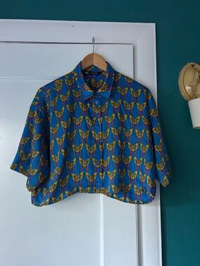 Zara Cropped Blue Shirt with Yellow and Red Parrot Print